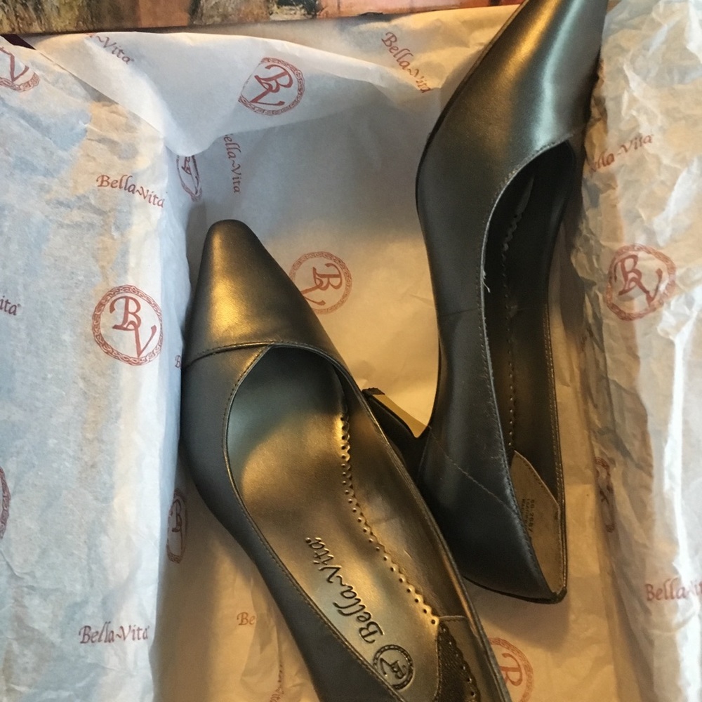 Shoes - Picture 4 of 4